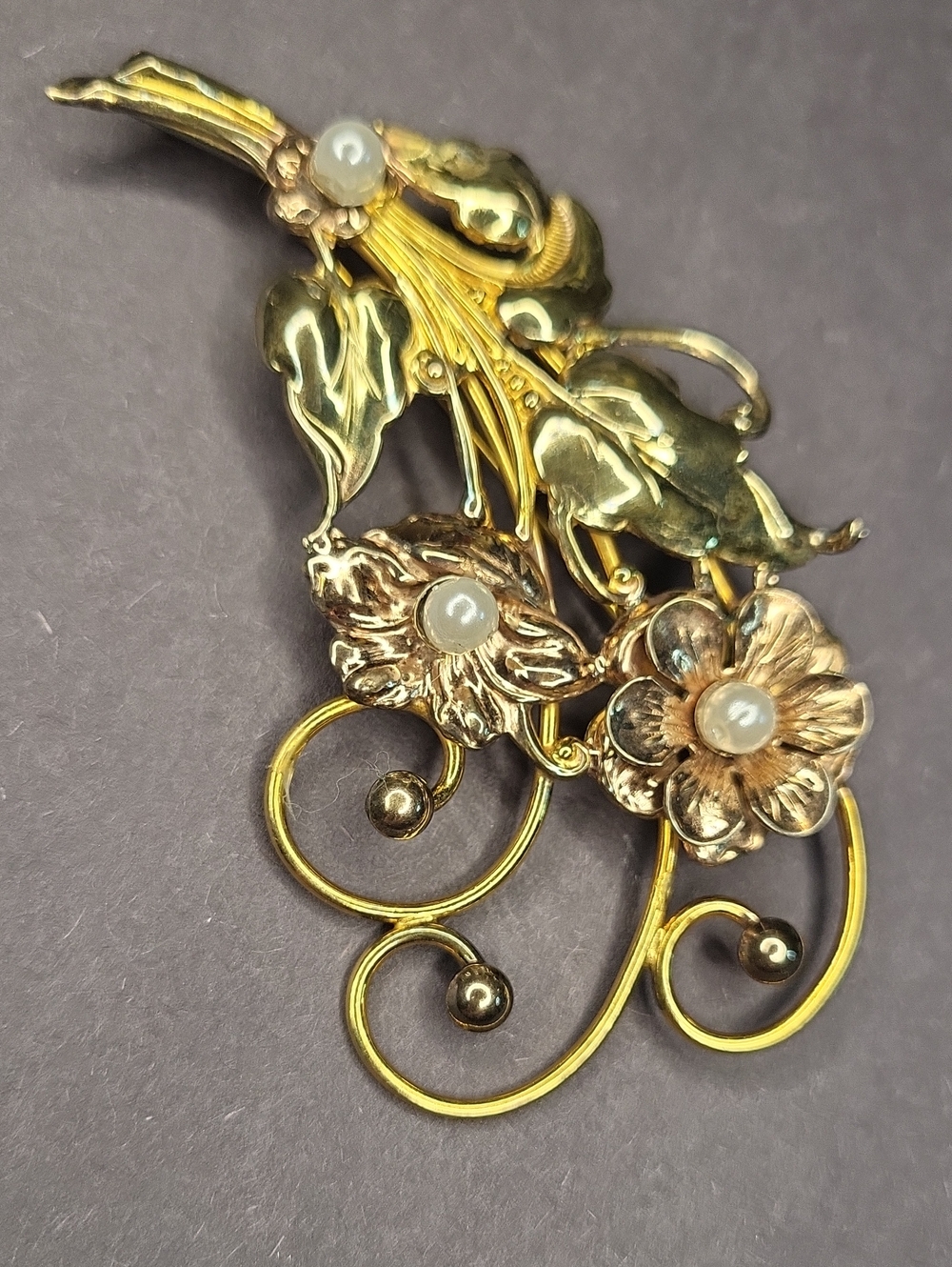 Elegant Gold Floral Pearl Brooch - Women Jewelry